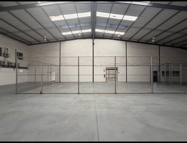 1,334M² WAREHOUSE TO LET IN HALFWAY HOUSE
